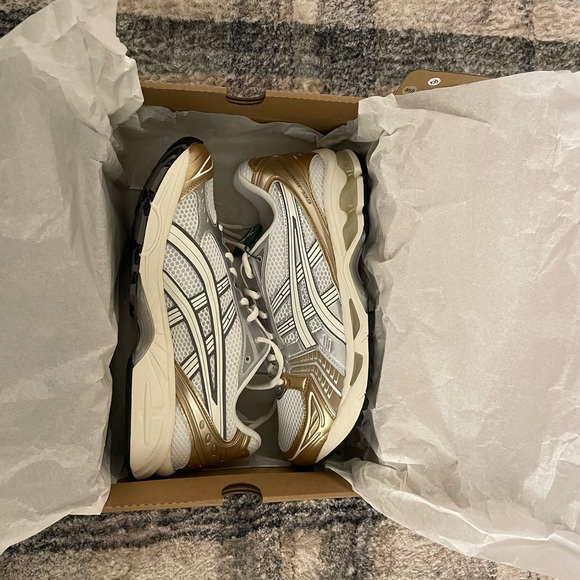 ASICS Gel-Kayano 14 sz 10. White, cream, and Olympic gold. Brand new—never worn. - Picture 4 of 7